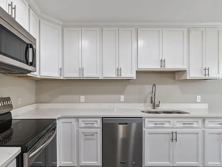 2716 Oak Hammock Dr — Photo 2