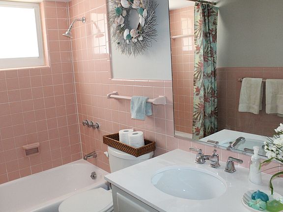5th image of 807 SE 9th Ave