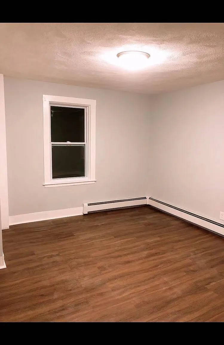 235 Pearl St — Photo 2