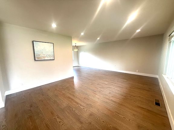 5th image of 679 Salt Lake Dr