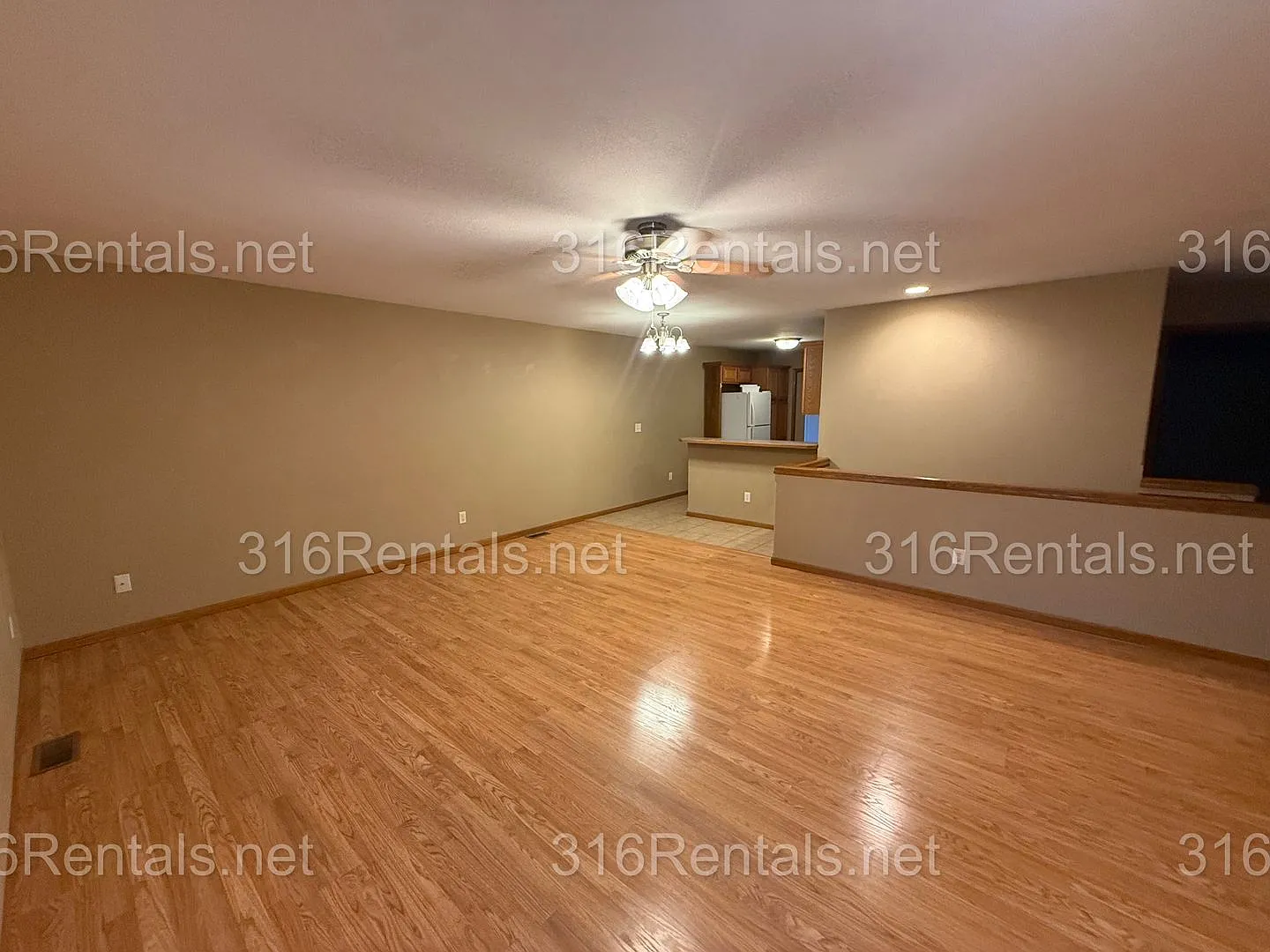 $1650 **Coming Soon** - 3 Bedroom / 3 Bathroom - Beautiful Duplex In Andover — Photo 3