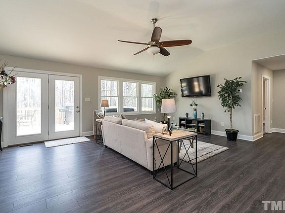 5th image of 123 Vineyard Dr