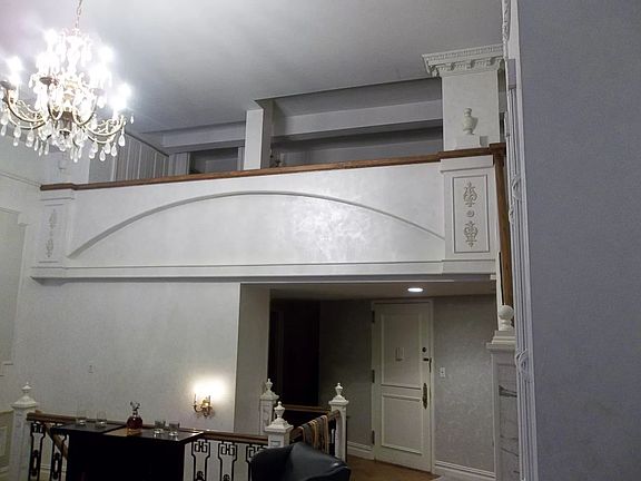 4th image of 205 E 16th St APT 1E