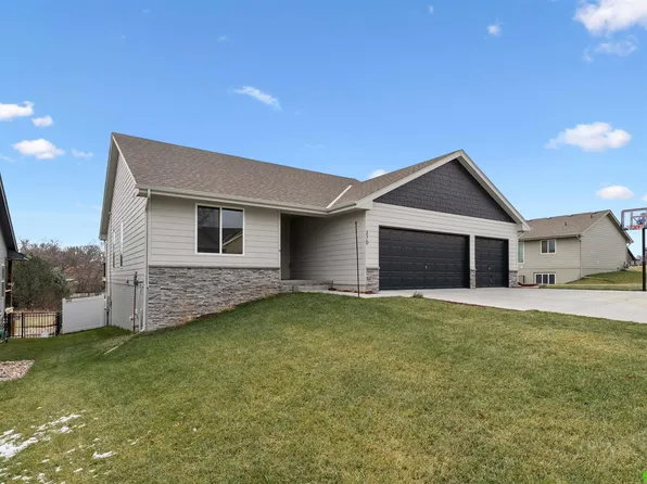 370 Eastwood Dr, Louisville, NE 68037