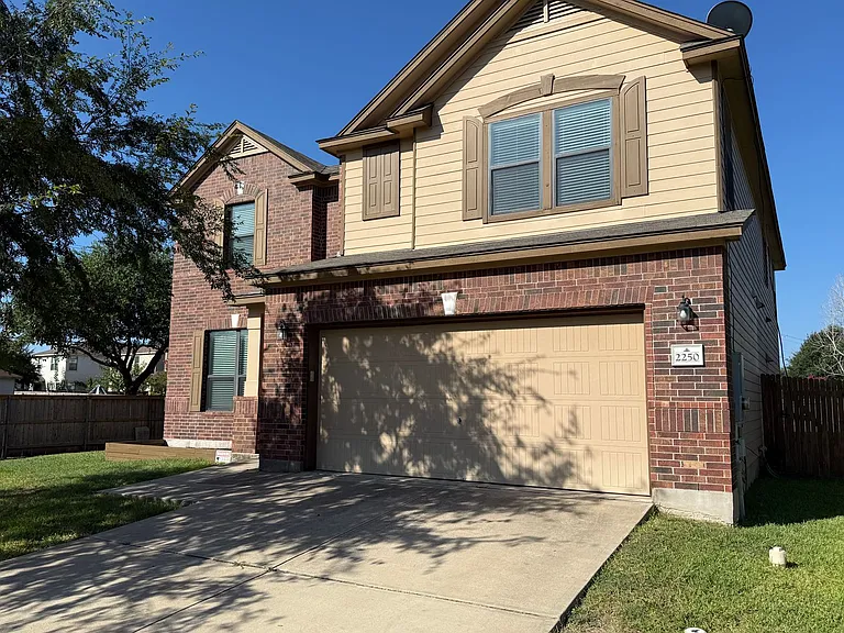 2250 Howry Dr — Photo 2