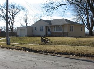709 S 7th St, Oskaloosa, IA 52577