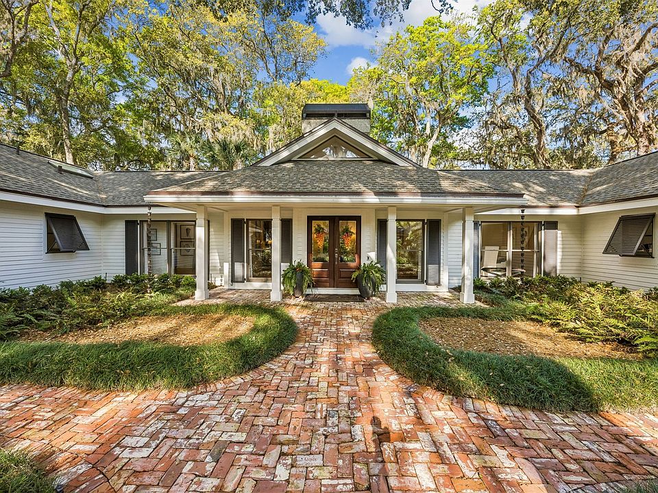 1st image of 11 Red Maple Rd