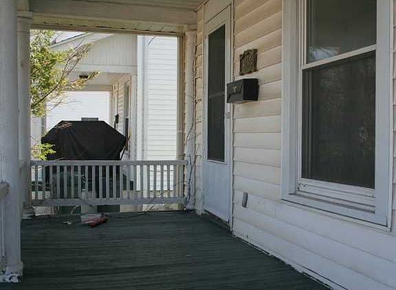 2nd image of 105 E Franklin St