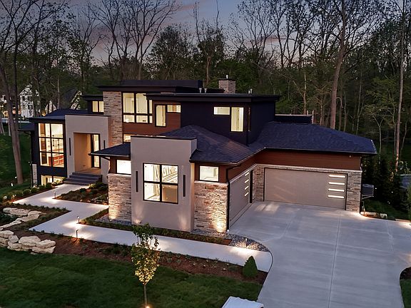3rd image of 4435 Strathmore Ln