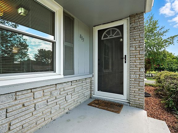 2nd image of 803 Mullins St