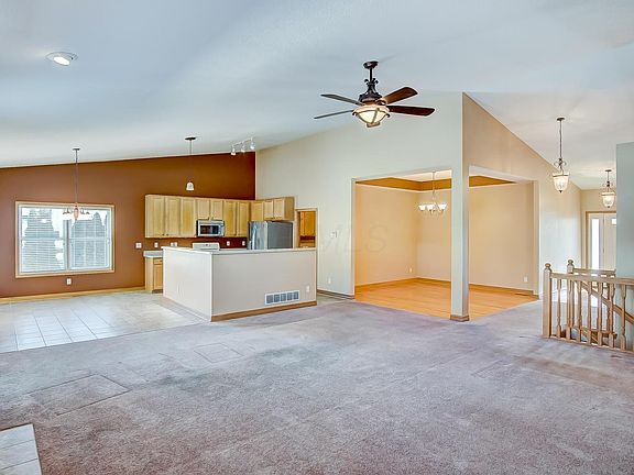 5th image of 754 Kentucky Cir