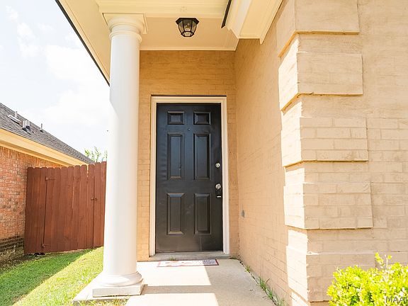 4th image of 1328 Centerfield Ct