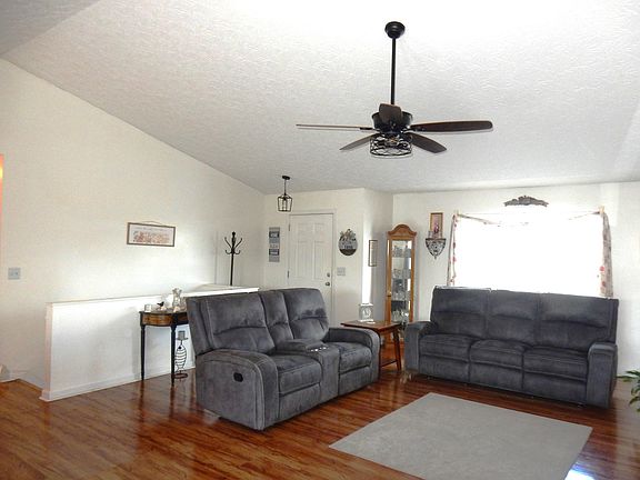 2nd image of 10388 Sharpsburg Dr