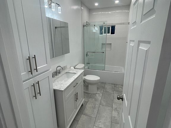 2nd image of 607 N Plymouth Blvd #4