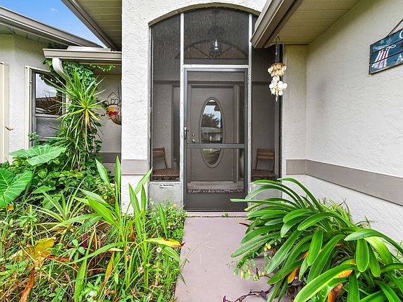 4th image of 856 SE Celtic Avenue