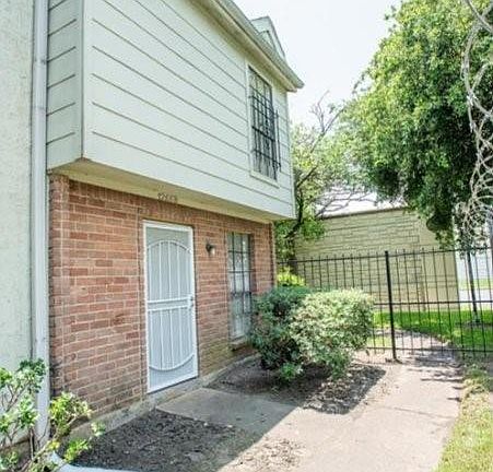 2nd image of 12668 Windsor Village Dr #2668