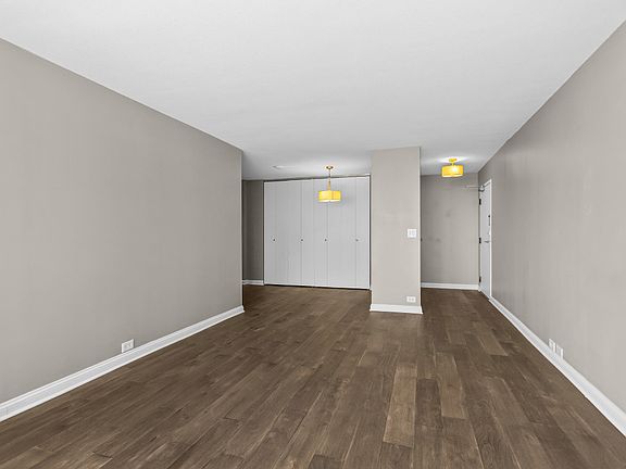 4th image of 2740 N Pine Grove Ave APT 14G