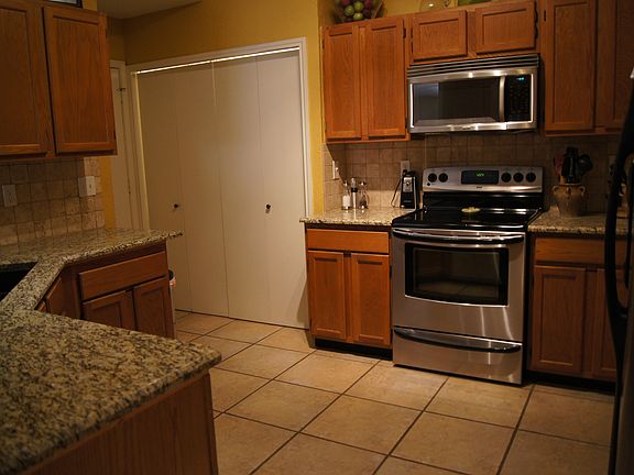 3rd image of 1427 Thistlewood Ln