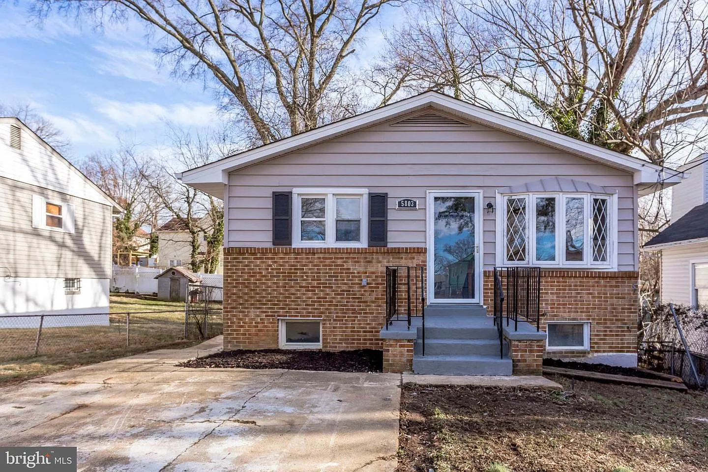 5803 Dade St photo 1