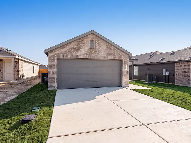 271 Zyra Ave — Photo 35