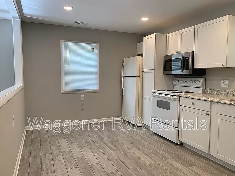 924 Kingsway Rd — Photo 6