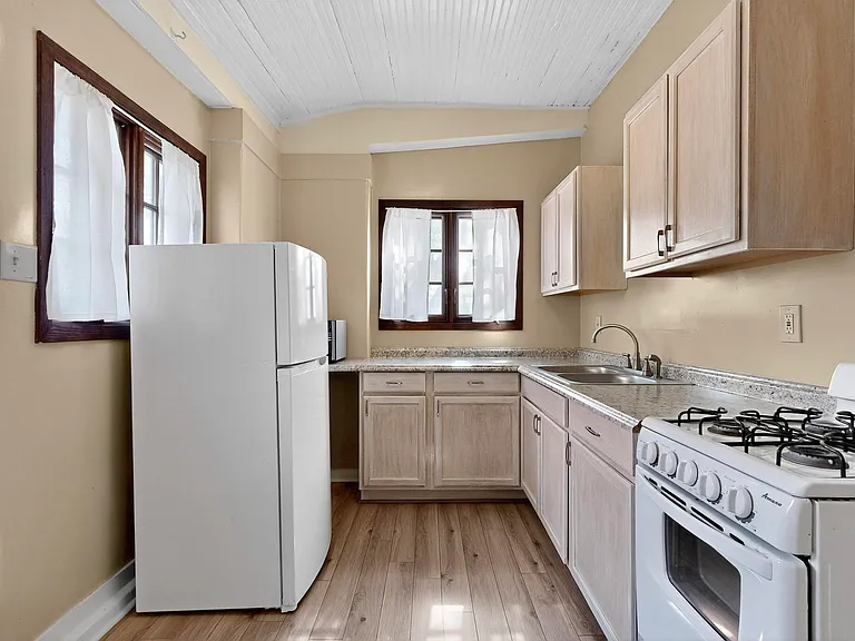 Gold Apt - Kitchen