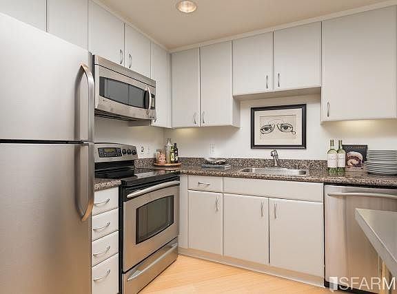 5th image of 260 King St Unit 769
