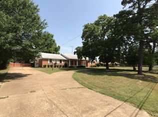 2002 E Commerce St, Buffalo, TX 75831