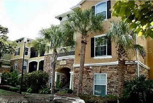 1 bed, 1.0 bath, 976 sqft, $1,425 — Photo 1