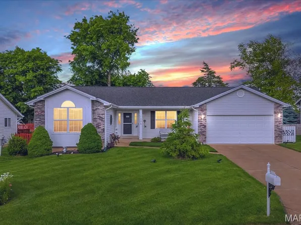 1004 N Brampton Dr, Saint Charles, MO 63304