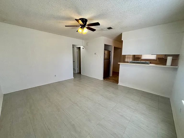 2600 NW 21st St #B — Photo 3
