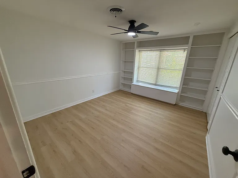 Bathroom with built in bench and bookshelves