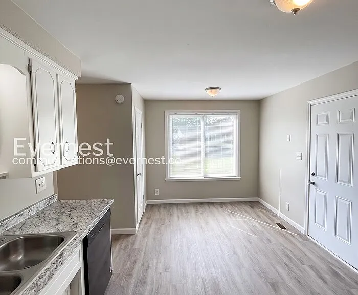 901 Cimarron Ct — Photo 4