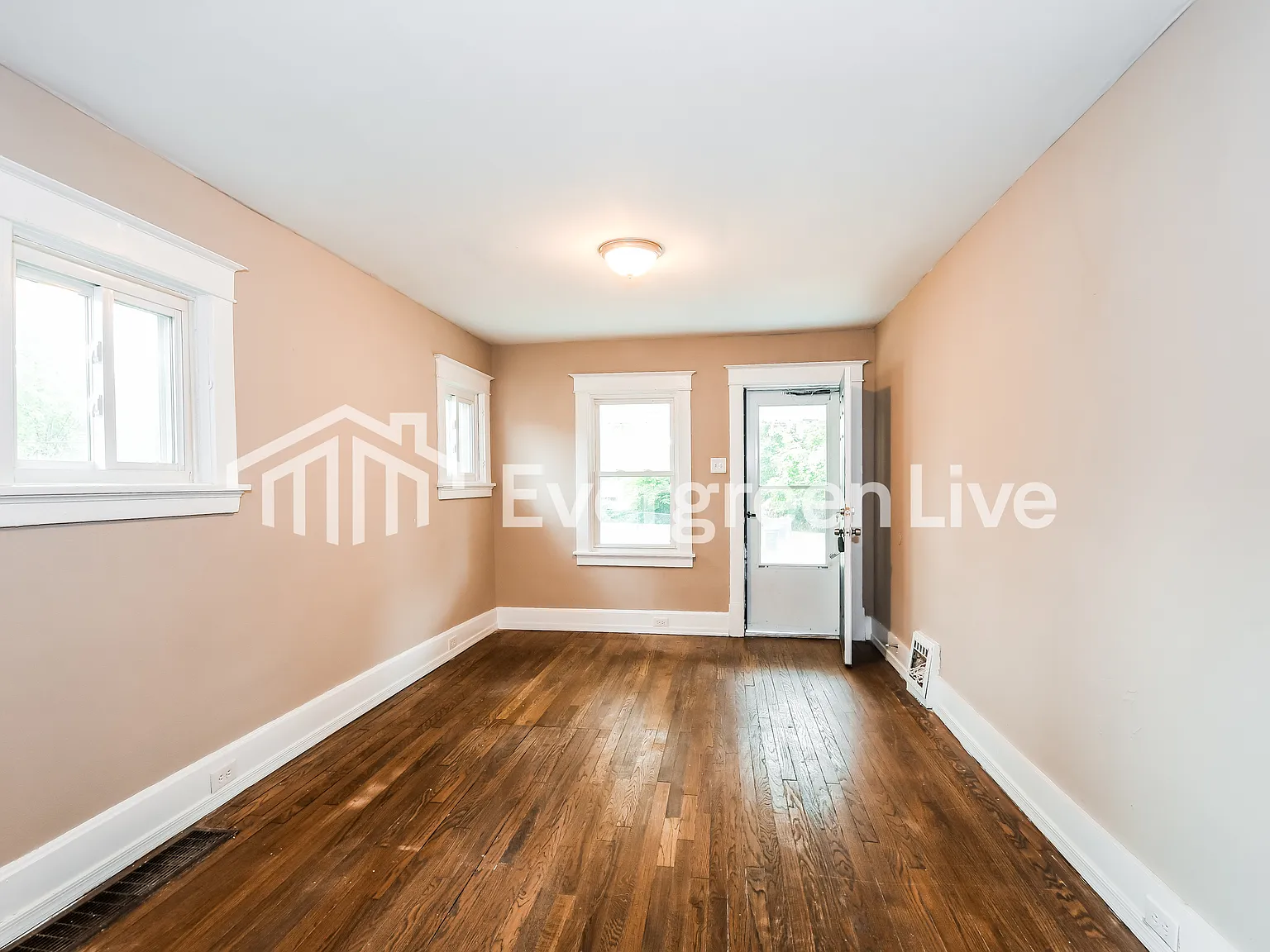 3 bed, 2.0 bath, 994 sqft, $1,395 — Photo 4
