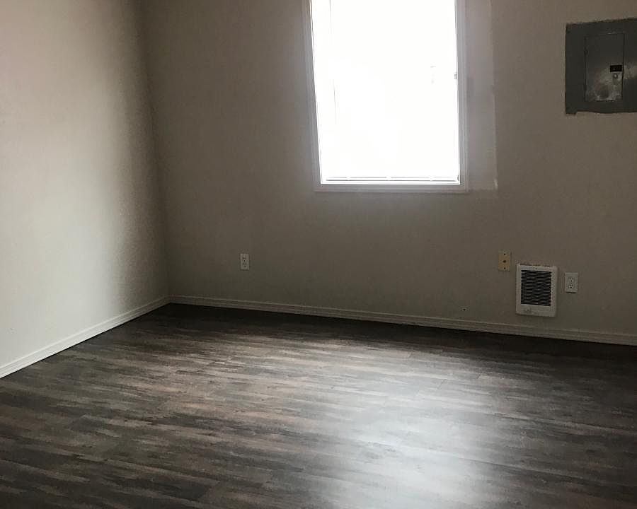 1st image of 301 S Avenue D APT 1