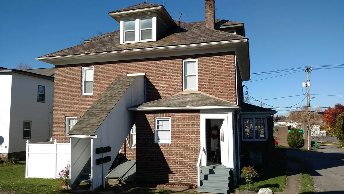 Back of building. Tenants have covered, lighted stairway. - 220 W Pine St #3