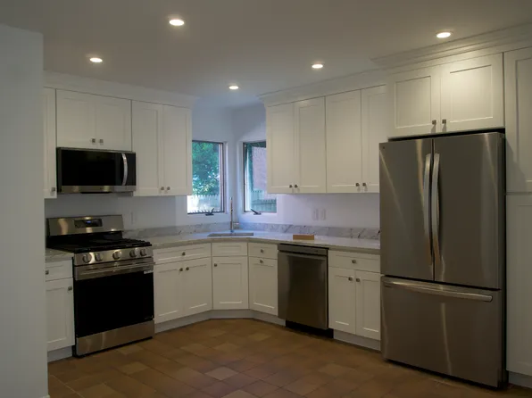 55 Continental Pl #B, Glen Cove, NY 11542