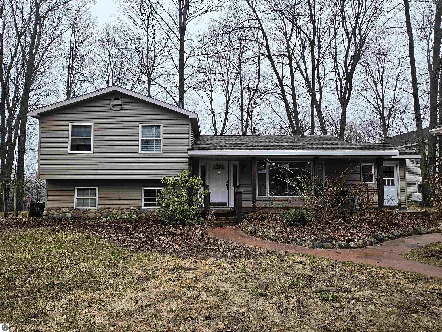 2475 Potter Rd E photo 1