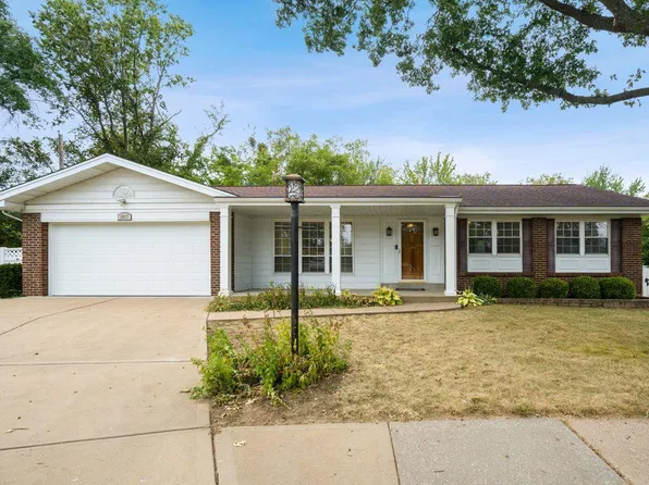 10257 Alpena Dr, Saint Louis, MO 63126