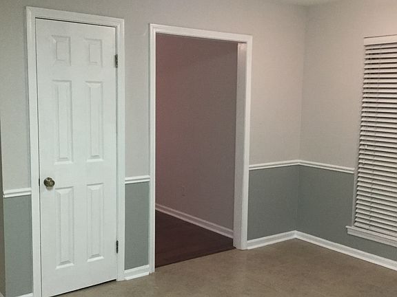 3rd image of 107 Stable Creek Dr