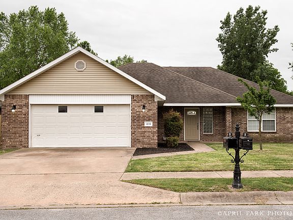 2nd image of 408 Julian Ct