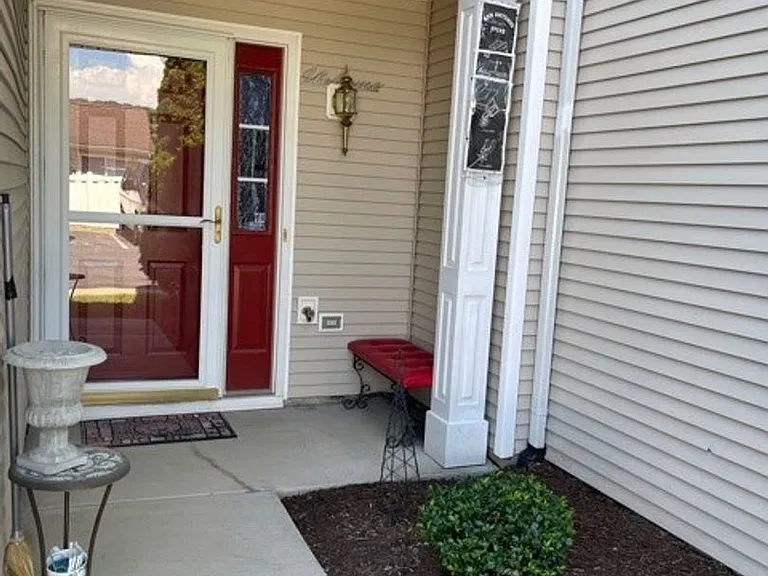 2415 Avonlea Ln — Photo 3