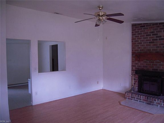 3rd image of 992 Oak Forest Ct