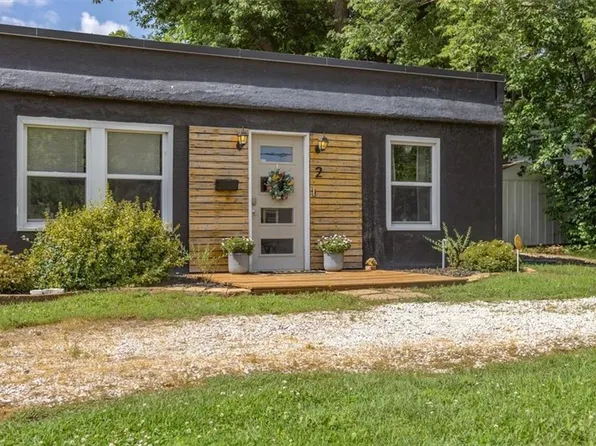 2 NE Vine St, Lees Summit, MO 64063