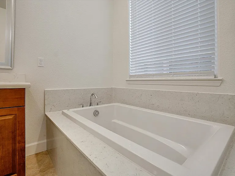 5937 Lakestone Dr — Photo 29