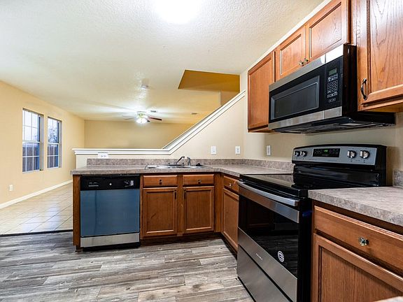 3rd image of 722 Crosspoint Dr