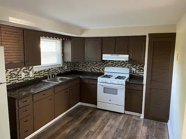 3 bed, 925 sqft, $1,600 — Photo 3