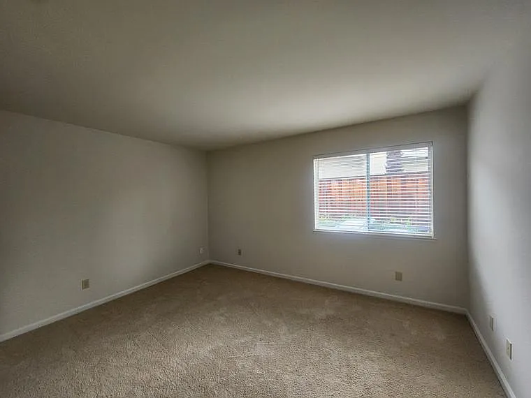 232 Chatham Ter — Photo 15