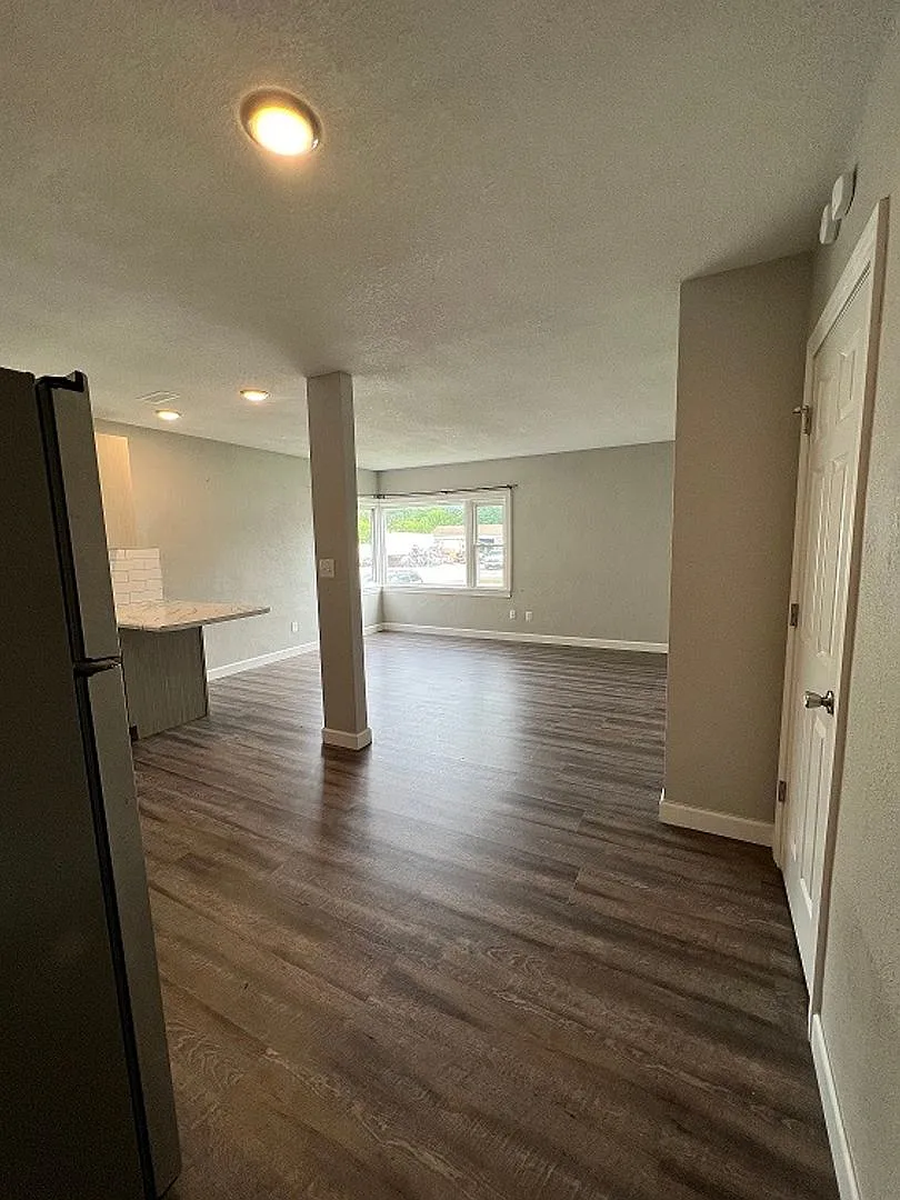 223 E 35th St. Davenport, IA 52806 — Photo 3