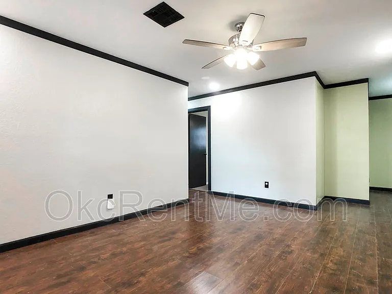 805 N Markwell Ave — Photo 6